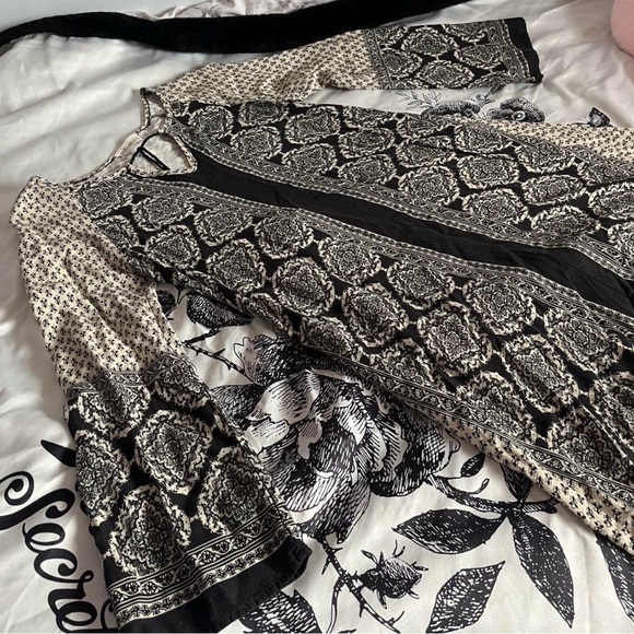 Patterned Button-Up Tunic Top - Picture 4 of 7